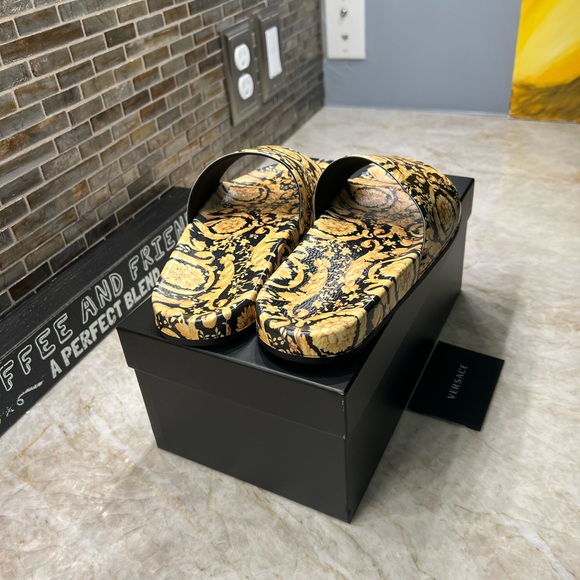 Versace Baroque Printed Slide Sandal - Picture 10 of 11